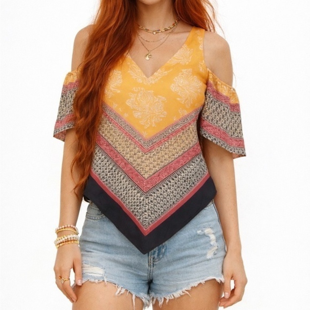❤️DR2 Boho Cold Shoulder Handkerchief Hem Top – Yellow Pink Paisley – Size M